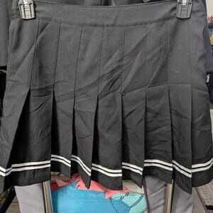 Spao Black & White Pleated Skirt Size L